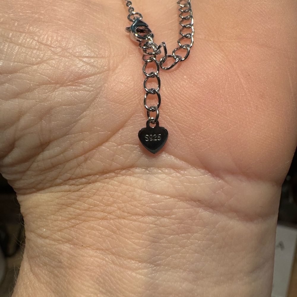 #330 0.88 ctw Moissanite clover necklace - Picture 5 of 7